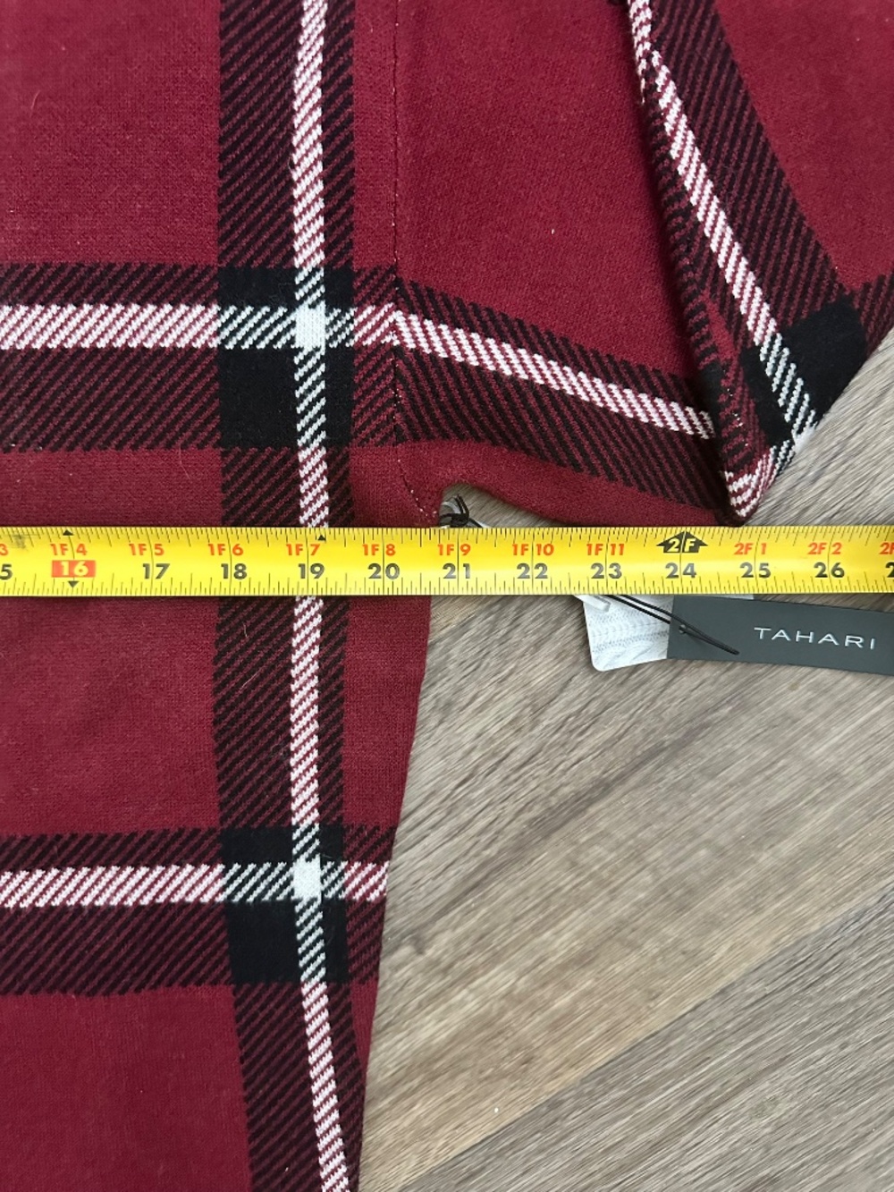 Tahari Women’s Plaid Sweater Size L Red Black Crewneck NWT Cozy Chic - Picture 12 of 13